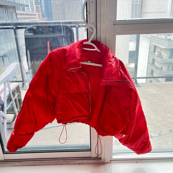 Urban Outfitters Cropped Red Puffer Jacket - Picture 3 of 7